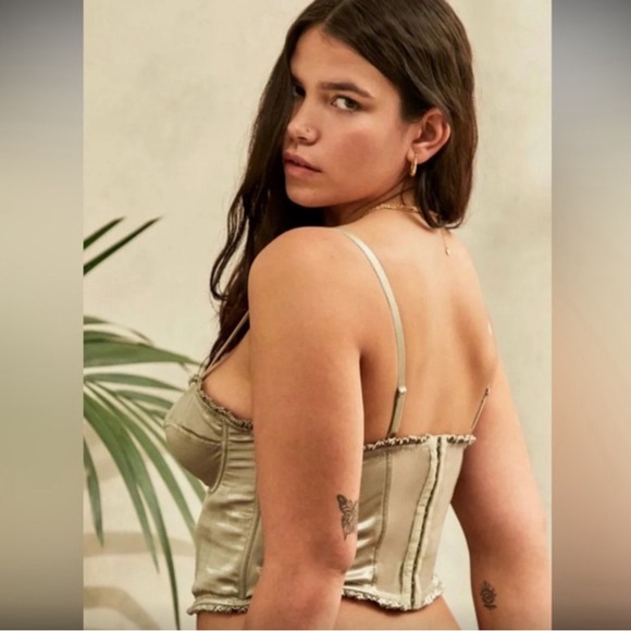 (NWT) UO Ruffled Corset - Picture 3 of 3